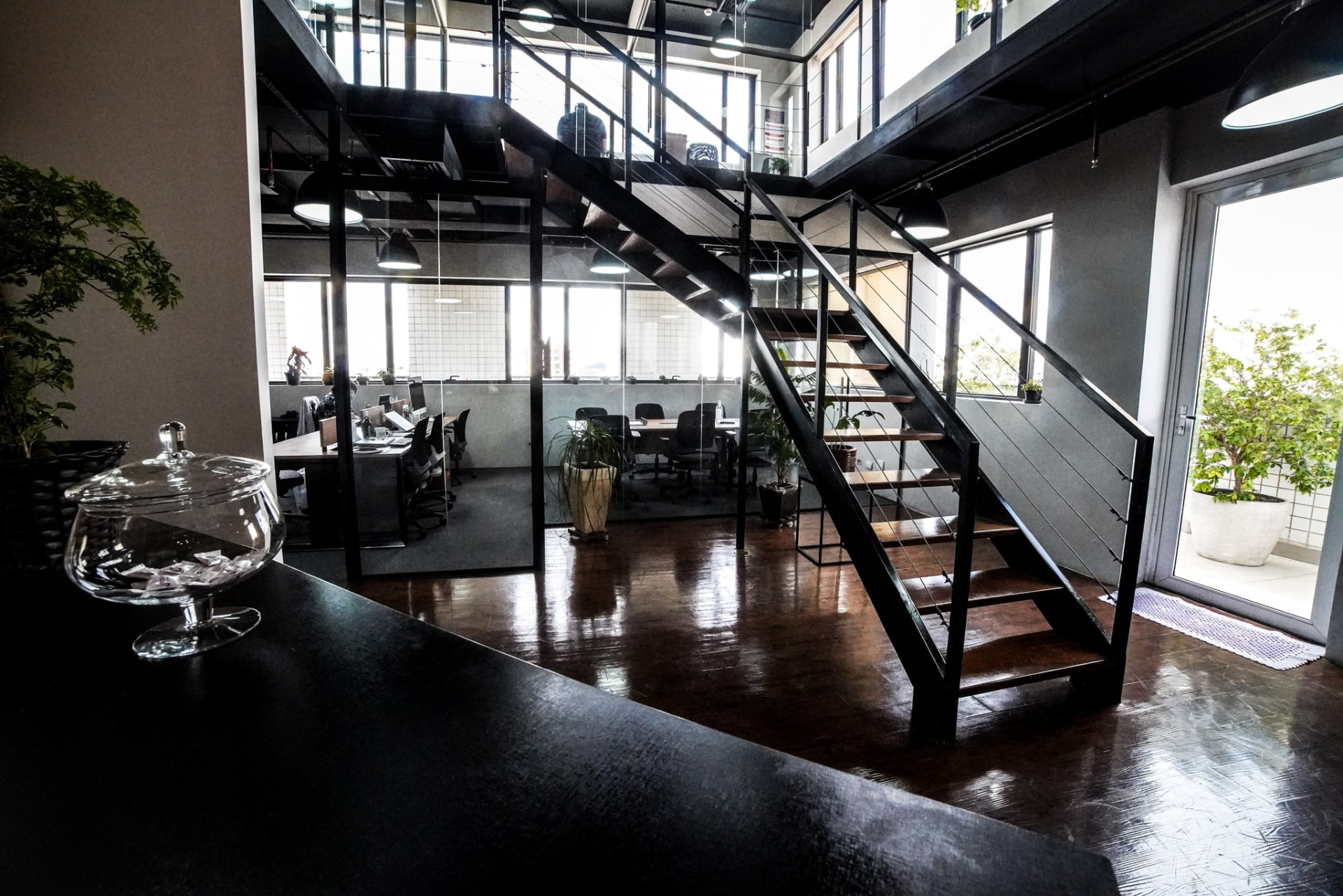 Equipe da Fluent em seu escritório de arquitetura e legalização